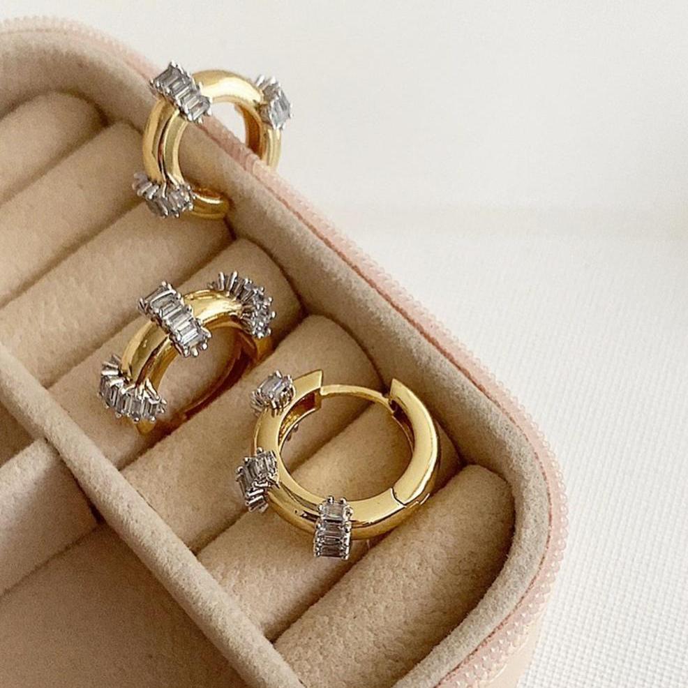 Gold Ear Cuff Adorned with Dazzling Crystals( One Piece )