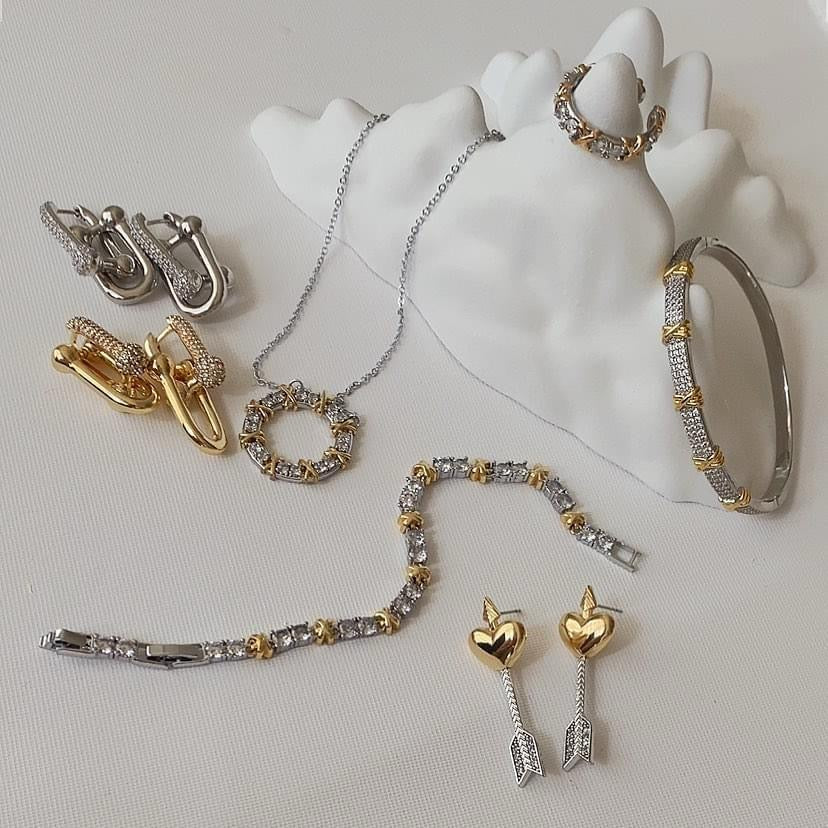 Shimmering Stich gold Bracelet with Sparkle crystal