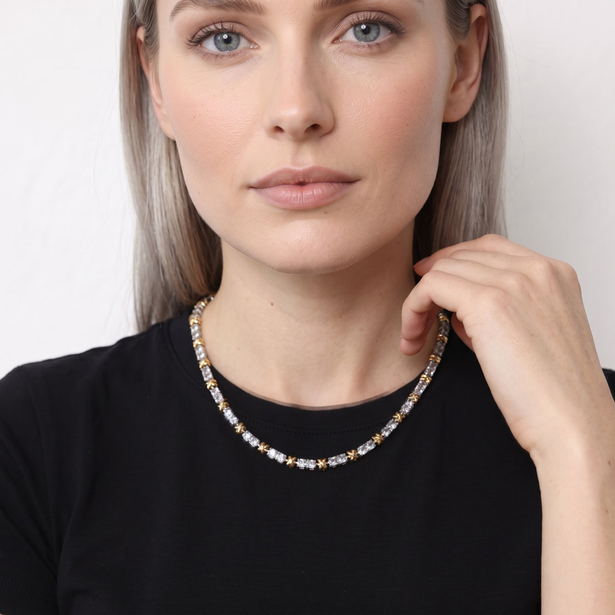 Shimmering Stich gold Necklace with Sparkle crystal
