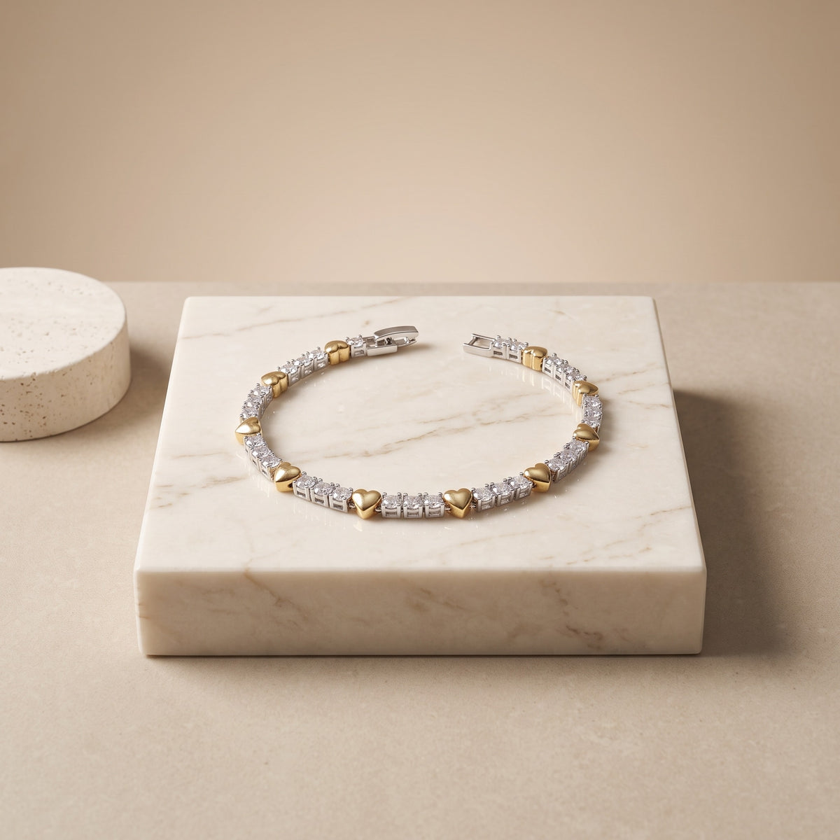 Shimmering Heart gold Bracelet with Sparkle crystal